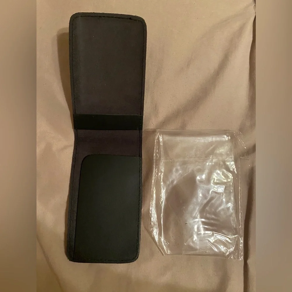 Federal Minimalist - NEW - Black Leather Memo Pad Notepad Holder. NWOT